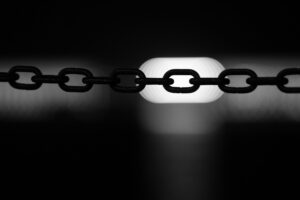 Kubernetes y la automatización de recursos: ¿por qué los equipos retacean confianza en los ajustes de CPU/memoria?